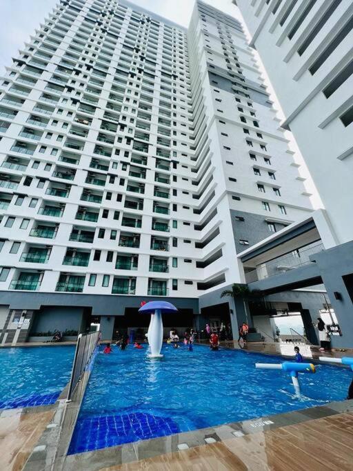 Attractive 3 Bedroom Condo With Pool-D Raudhah Homestay Kajang Exterior foto
